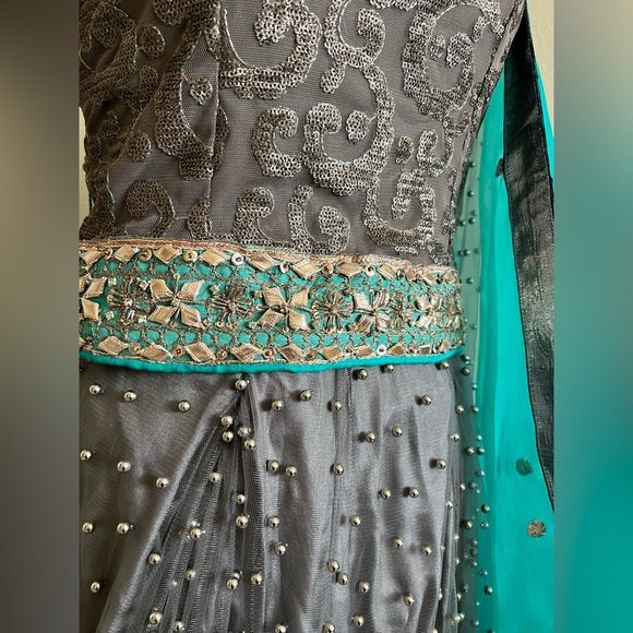 Designer Pakistani Lehnga Formal Skirt - Picture 5 of 6